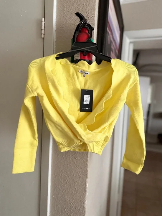 Fashion Nova Yellow Twist-Front Cropped Sweater - Picture 3 of 5